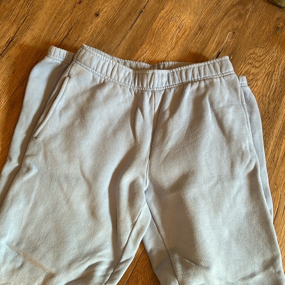 Aritzia tna sweatpants - Picture 2 of 4